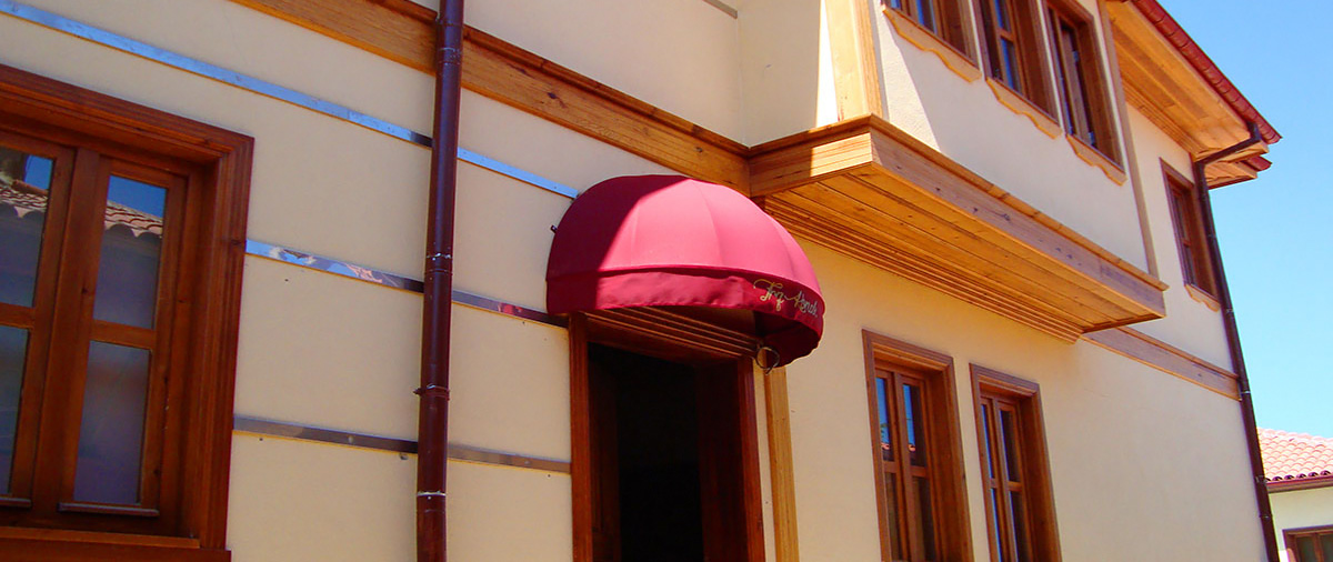 red awning